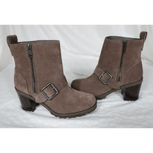 Load image into Gallery viewer, NWT UGG Fern Boots Zip Grey Suede Zip 7
