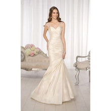 Load image into Gallery viewer, Essense Of Australia Ivory Wedding Gown 10 D1608
